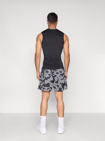 regular Pantaloni sportivi 'FLEX' di NIKE in grigio