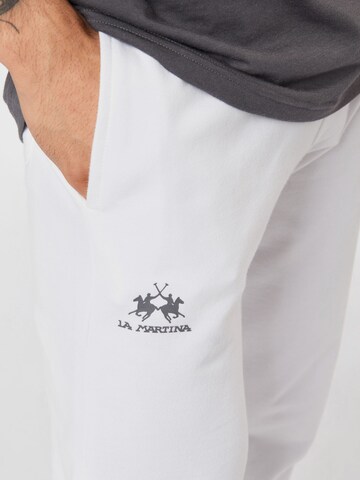 Tapered Pantaloni de la La Martina pe alb