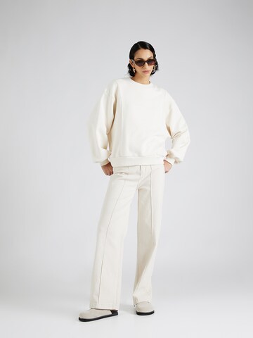 Sweat-shirt 'WINONAA' ARMEDANGELS en blanc