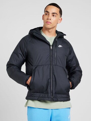 Nike Sportswear Funktionsjakke i sort: forside