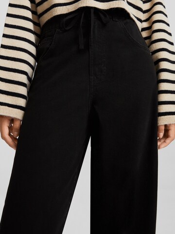 Bershka Tapered Jeans i svart