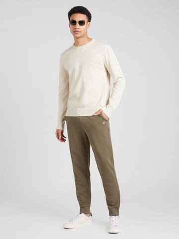 Tapered Pantaloni de la GANT pe verde