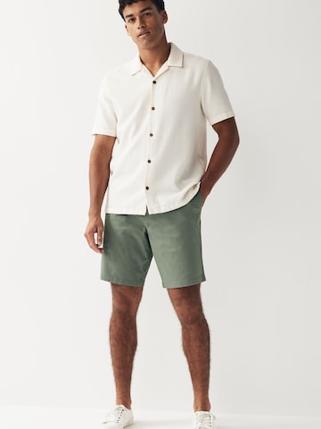 Slimfit Pantaloni chino di Next in verde
