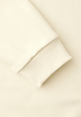 STREET ONE Sweatshirt in Beige