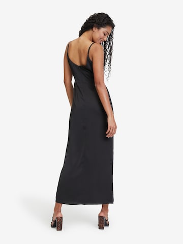 Vera Mont Evening Dress in Black