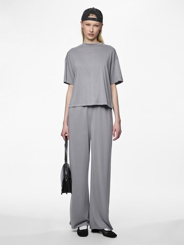 PIECES Wide Leg Hose 'PCAnora' in Grau