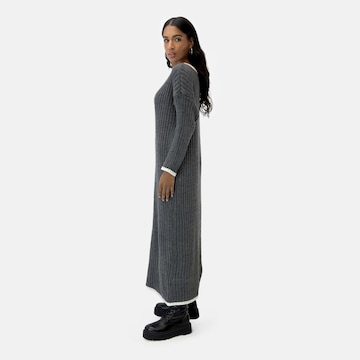 Robes en maille Elara en gris