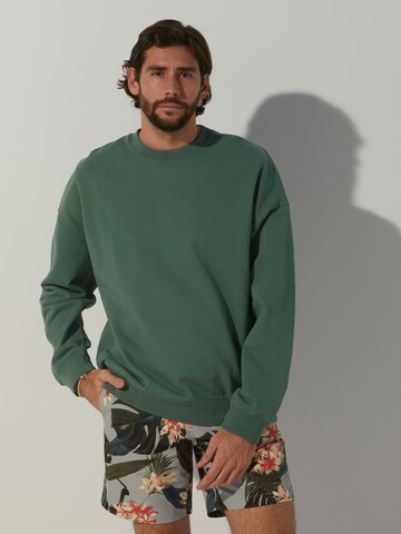 ABOUT YOU x Alvaro Soler - Sudadera 'Pierre' en verde: frente