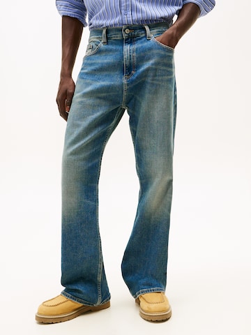Tommy Jeans Bootcut Jeans 'ROBBIE' in Blau: Vorderseite