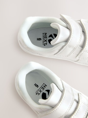 Sneaker de la Next pe alb