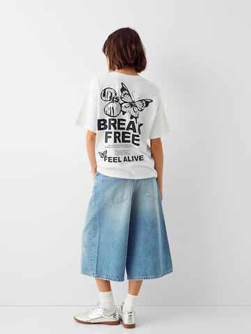 Tricou de la Bershka pe alb