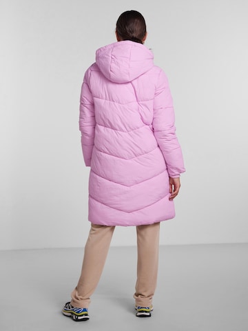 PIECES Płaszcz zimowy 'Jamilla' w kolorze fioletowy
