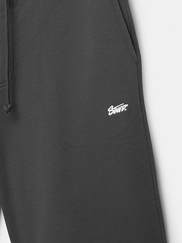 Loosefit Pantaloni di Pull&Bear in grigio
