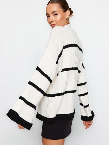 Trendyol Sweater in Beige