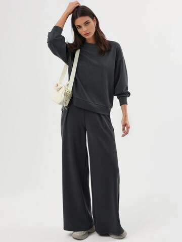 Busem Sweatshirt in Grau