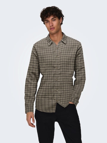 Only & Sons - Ajuste estrecho Camisa 'ONSGUDMUND' en marrón: frente