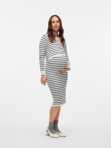 MAMALICIOUS Трикотажное платье 'Alima June' в Белый: спереди