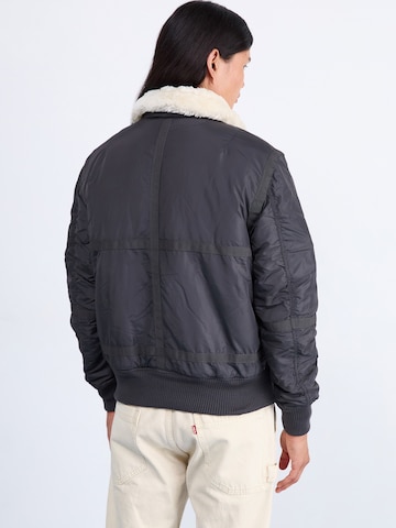 ALPHA INDUSTRIES Regular Fit Vinterjakke i sort