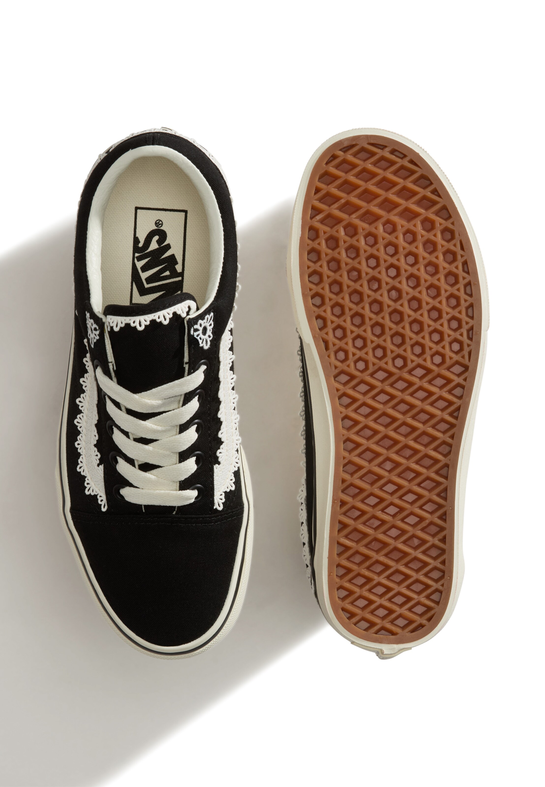 Scarpa stringata 'Old Skool' di VANS in nero