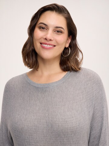 Pullover di Fiorella Rubino in grigio