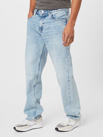 Calvin Klein Jeans - Loosefit Vaquero en azul: frente