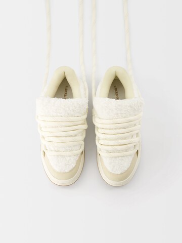 Baskets basses Bershka en beige