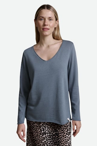 Cotton Candy Shirt in Blue: front