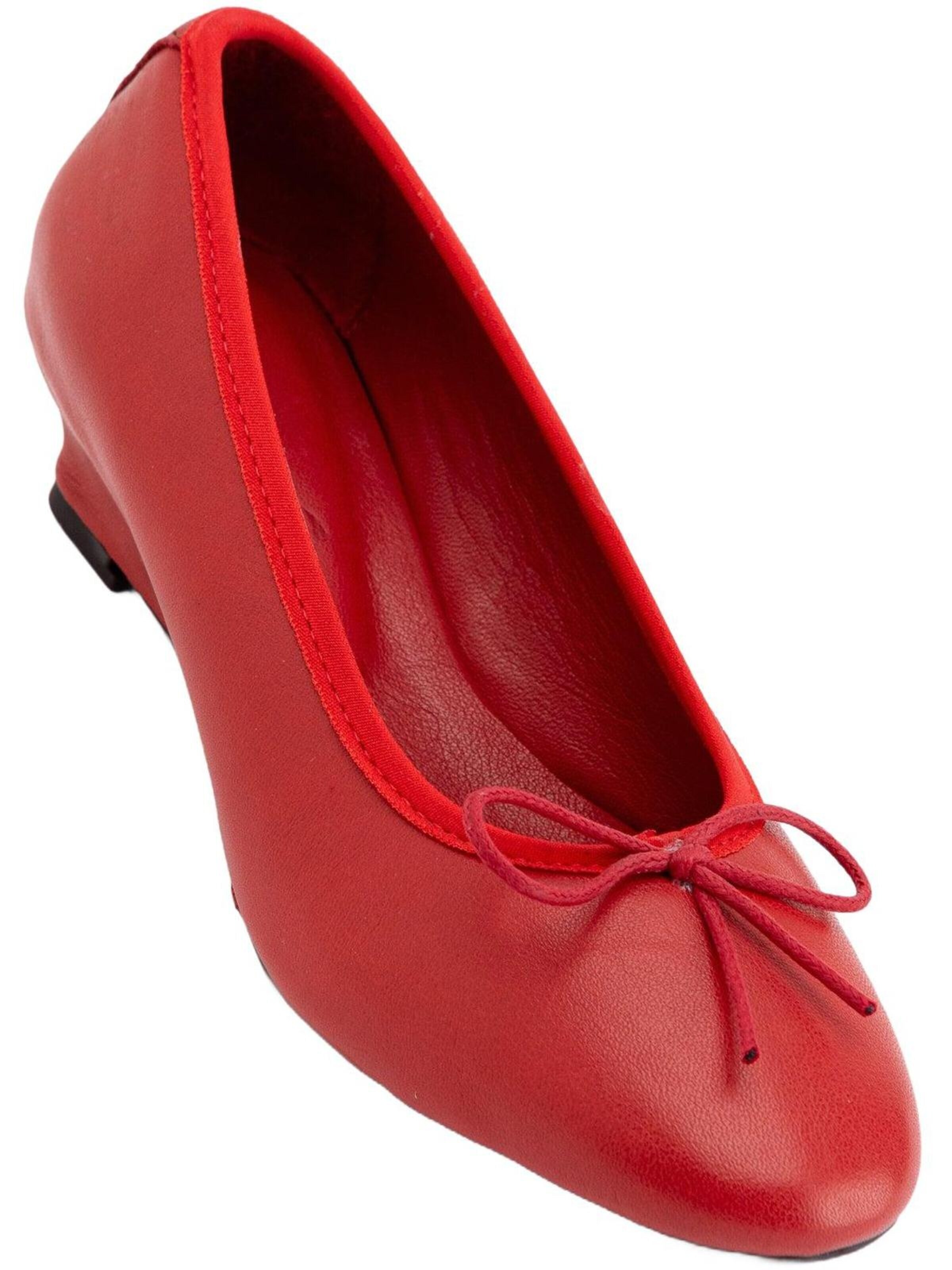 Limoya Pumps 'Arisa' in Red: front