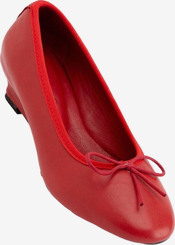 Limoya Pumps 'Arisa' in Red: front