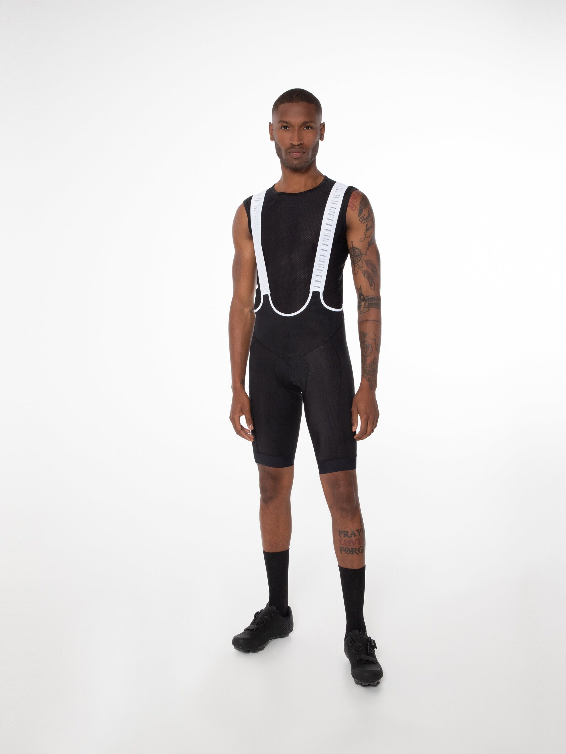 PROTEST Slimfit Sportbroek 'PRTCESAR' in Zwart: voorkant