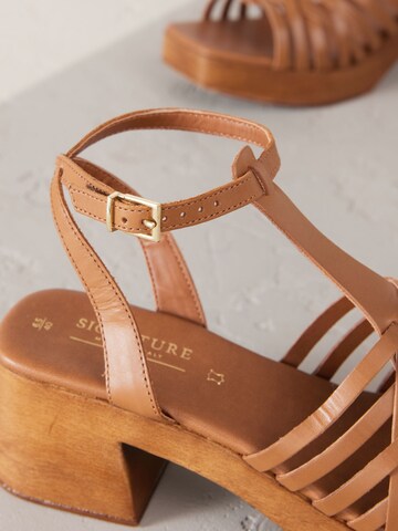 Next Sandale in Braun