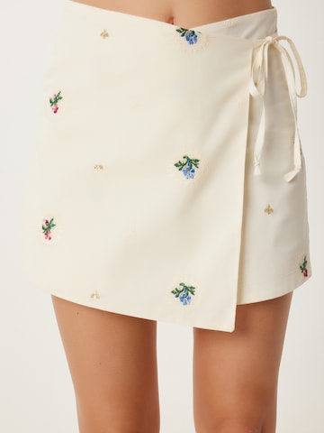 Happiness İstanbul - Falda en beige