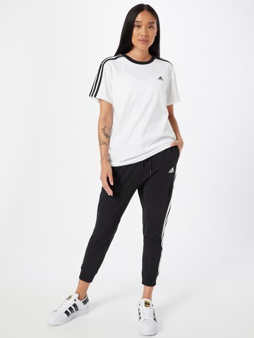 ADIDAS SPORTSWEAR Toiminnallinen paita 'Essentials 3-Stripes' värissä valkoinen