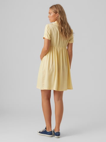 Robe-chemise 'MELANI LIA' MAMALICIOUS en jaune