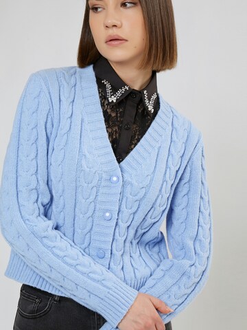 Influencer Strickjacke in Blau
