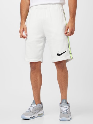 Nike Sportswear Regular Byxa i vit: framsida