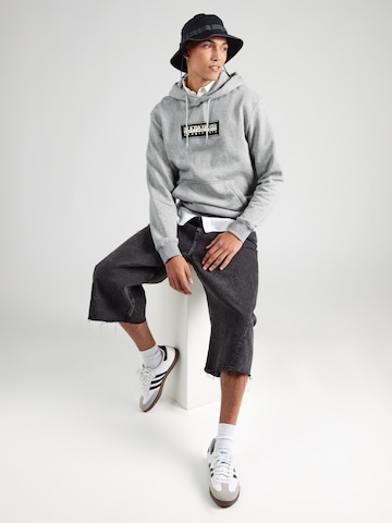 NAPAPIJRI Sweatshirt i grå