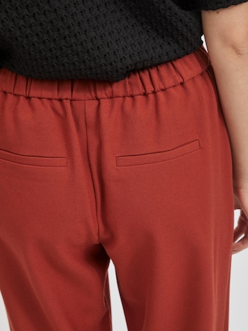 VILA Tapered Pleat-Front Pants 'Titti' in Red