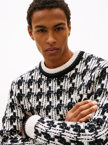 TOMMY HILFIGER Sweater in White