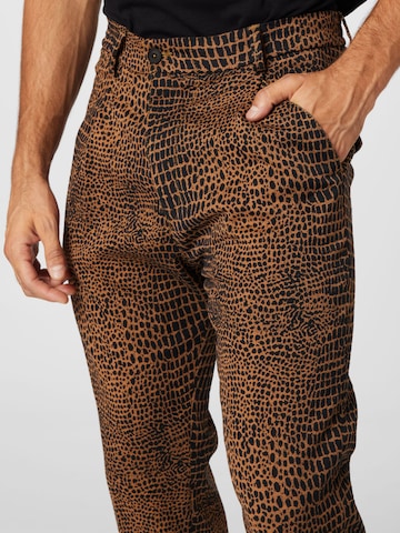 regular Pantaloni con pieghe 'JOAH' di DRYKORN in marrone