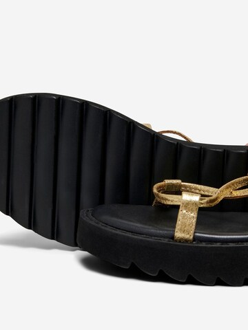 ONLY Sandalen met riem in Goud