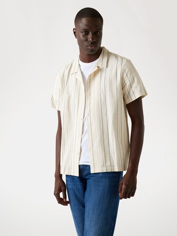 GUESS Regular Fit Hemd in Weiß: Vorderseite