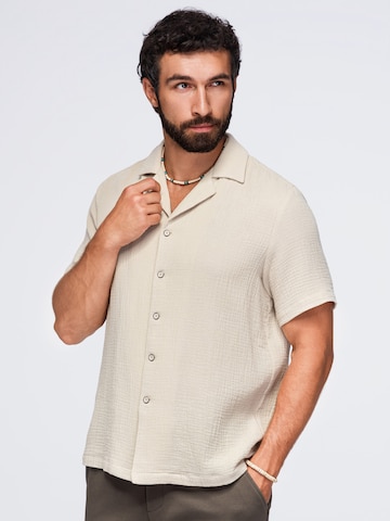 Coupe regular Chemise Ombre en beige : devant