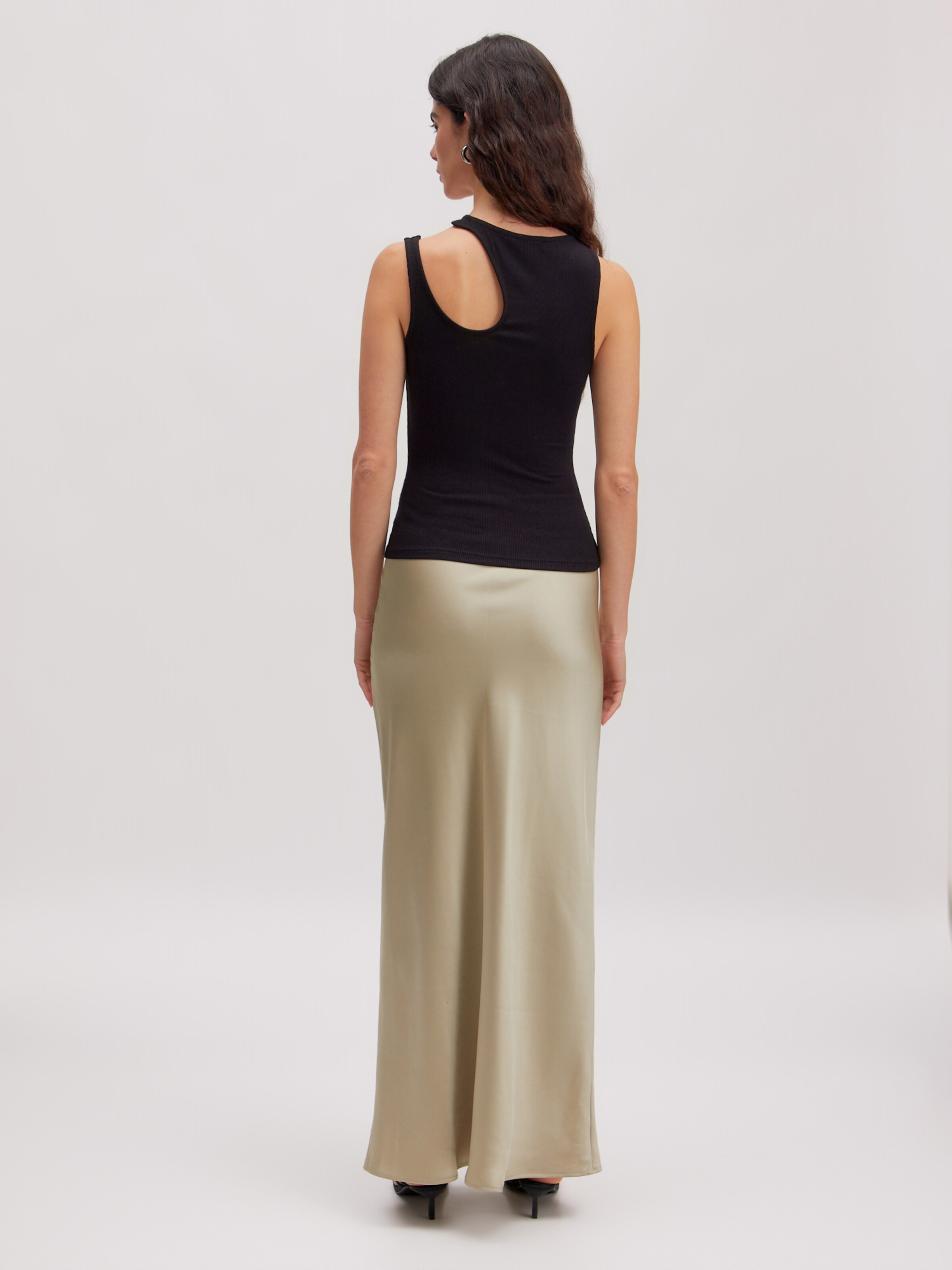 Top 'Lilian'