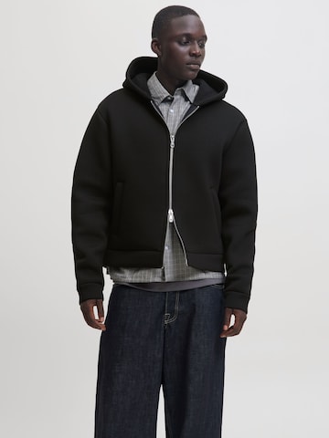 Giacca di felpa di JACK & JONES in nero: frontale