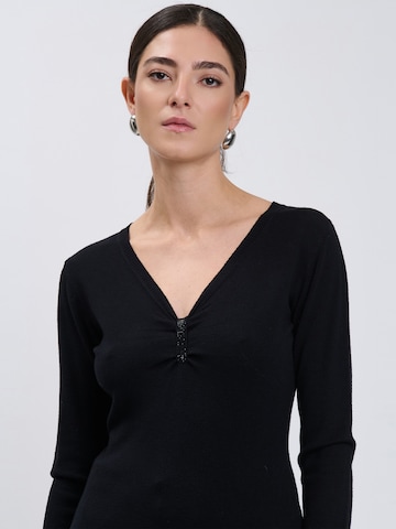 Influencer Sweater in Black