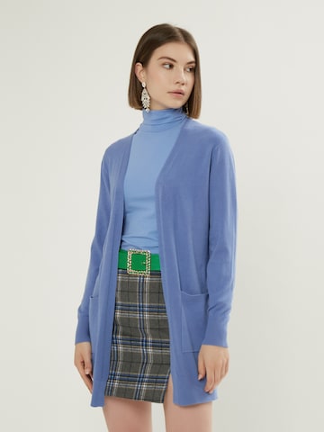 Influencer Strickjacke in Blau: predná strana