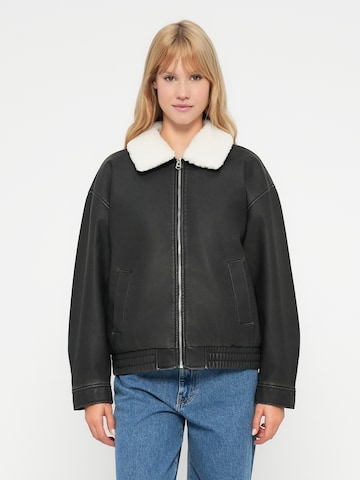 Veste mi-saison HOLLISTER en noir : devant