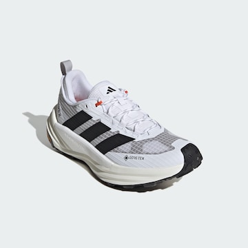 ADIDAS TERREX - Zapatos bajos 'Freehiker 3' en blanco