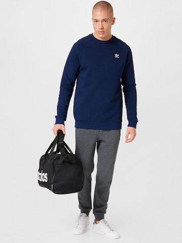 ADIDAS ORIGINALS Regular Fit Sweatshirt 'Adicolor Essentials Trefoil' i blå